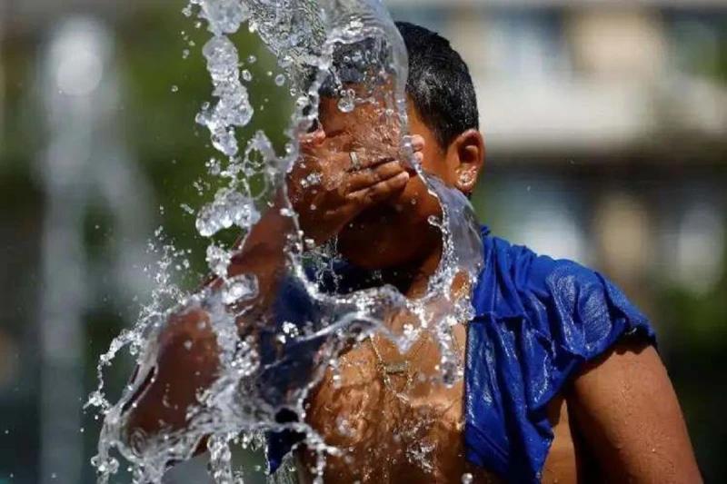 الأرصاد الجوية تزف نبأ سار و تعلن موعد انتهاء الموجة الحارةالأرصاد الجوية تزف نبأ سار و تعلن موعد انتهاء الموجة الحارة.. أكد الدكتور محمود القياتي،