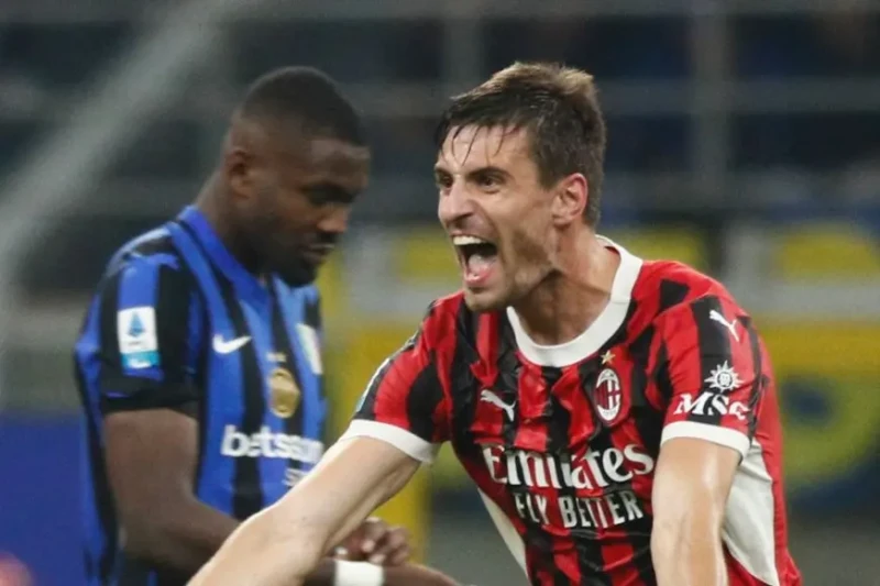 ميلان الشجاع يهزم إنتر للمرة الأولى منذ 2022 فاز ميلان على مضيفه إنتر ميلان 1-2 ليصعد إلى صدارة المرحلة الخامسة من الدوري الإيطالي.وتقدم ميلان بهدف