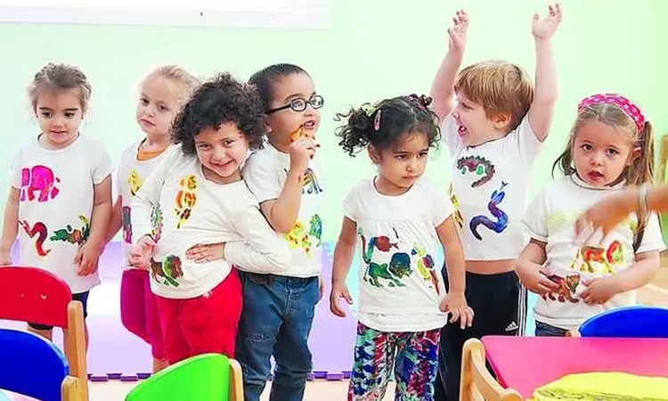 قبل انتهاء الإجازة.. كيفية تهيئة طفلك لدخول الحضانة منوعات أيام قليلة تفصلنا عن بداية العام الدراسي الجديد، وبعد إنتهاء الإجازة الصيفية، يحرص الكثير