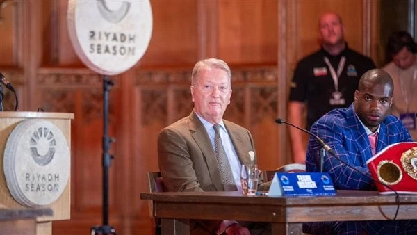 انطلاق تصريحات التحدي بين جوشوا ودوبوا قبل مواجهتهما في من قاعة غويلد هول في العاصمة البريطانية لندن وضمن فعاليات أسبوع الملاكمة لنزال أطلق كل من