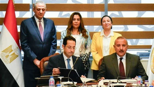 وزيرتا البيئة والتنمية المحلية تشهدان توقيع عقد إدارة مصنع تدوير المخلفات الصلبة بدفرةشهدت الدكتورة ياسمين فؤاد، وزيرة البيئة، والدكتورة منال عوض،