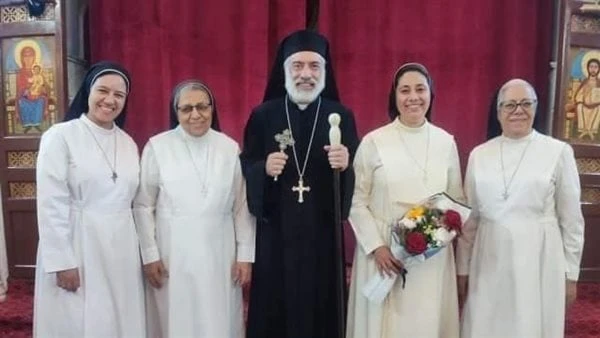 الأنبا باسيليوس يترأس القداس الإلهي بكنيسة القديسة تريزا بمغاغة .. صور ترأس مساء أمس، نيافة الأنبا باسيليوس فوزي، مطران إيبارشية المنيا للأقباط الكاثوليك، قداس مرور خمسة وستين عاما