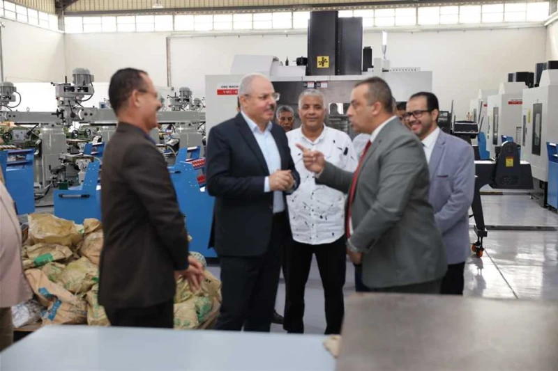 رئيس جامعة قناة السويس يتفقد تجهيزات الكلية المصرية الصينية للتكنولوجيا التطبيقية صرح الدكتور ناصر مندور، رئيس جامعة قناة السويس، أن الكلية المصرية