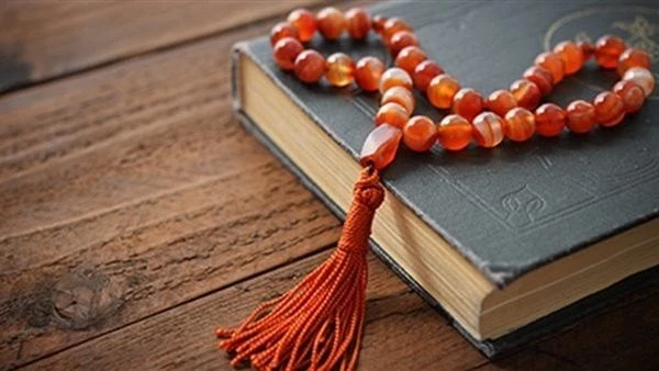 هل ترديد الأذكار يعوض صلاة قيام الليل بسبب التعب.. داعية يجيبقيام الليل ليس معناها انه لابد ان يكون صلاة، وإنما كلمة قيام الليل تكون معناها أن إنسانا