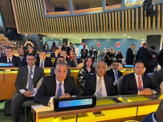 وزير الخارجية يشارك في أعمال الجلسة الافتتاحية لقمة المستقبلشارك الدكتور بدر عبد العاطي وزير الخارجية والهجرة، اليوم الأحد، في أعمال الجلسة