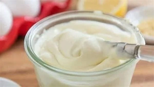 طريقة عمل المايونيز الاقتصادي في المنزلقدمت الشيف سالي فواد عبر صفحتها الخاصة بموقع التواصل الأجتماعي فيسبوك،إليك طريقة عمل المايونيز الاقتصادي في المنزل:المكونات:- 1 بيضة كبيرة- 1