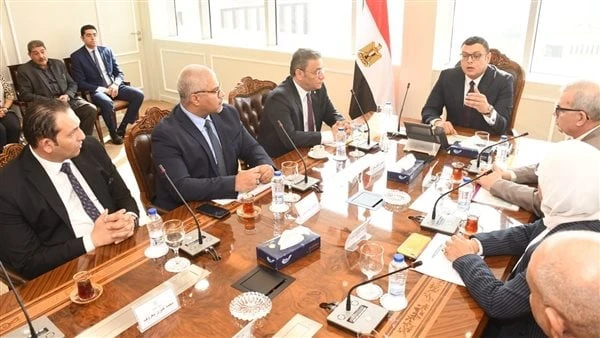 وزير الإسكان: وضع خطة تفصيلية لطرح الوحدات السكنية حتى 2030عقد المهندس شريف الشربيني، وزير الإسكان والمرافق والمجتمعات العمرانية، اجتماعا موسعا، مع