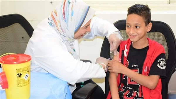 هل تطعيم الأنفلونزا يسبب الإصابة بالفيروس ؟ .. المصل واللقاح تجيب طرحت الشركة القابضة للمصل واللقاح فاكسيرا عدد من الردود علي تطعيم الأنفلونزا ، وكل