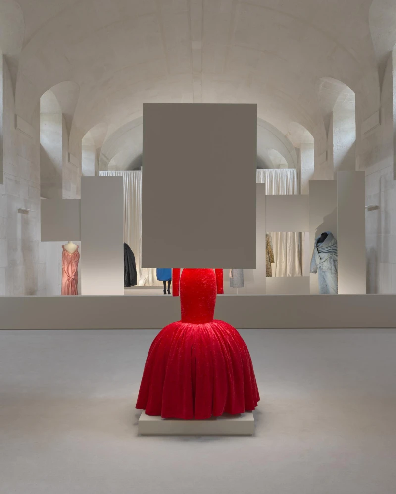 معرض بالنسياغا يحتفل بأيام التراث الأوروبي نظمت دار بالنسياغا معرضا باسم احتفالا بأيام التراث الأوروبي2024 في مقر مجموعة كيرينغ في باريس، وهو معلم