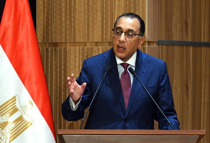 الحكومة تدفع بفرق طبية ل أسوان وتسحب عينات مياه.. ماذا حدث هناك؟ مع ارتفاع معدلات الإصابة بالنزلات المعوية فى محافظة أسوان، وتجاوز حالات الإصابة