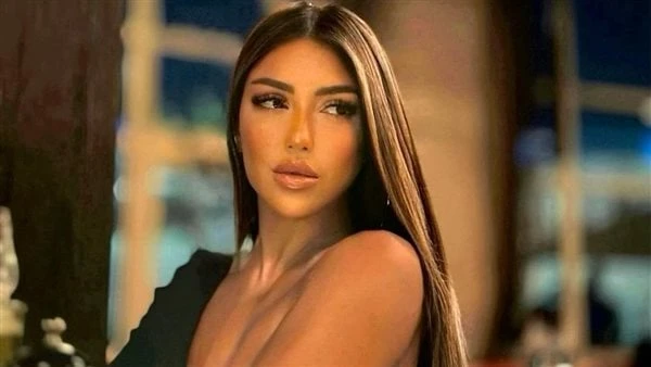 جرأة وأنوثة سارة سلامة تثير ضجة في أحدث إطلالاتهااعتادت الفنانة سارة سلامة على مواكبة أحدث صيحات الموضة واختيار ما يبرز جمالها ورشاقتها بشكل لافت، ما جعلها محط اهتمام وإعجاب متابعي