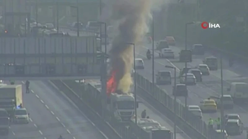 بتاريخ الجمعة 06 سبتمبر 2024شهدت إسطنبول صباح اليوم حادثة حريق في حافلة متروبوس بمحطة هاليجي أوغلو، حيث اندلعت النيران لأسباب غير معروفة حتى الآن، مما استدعى تدخل عدد كبير من فرق ا