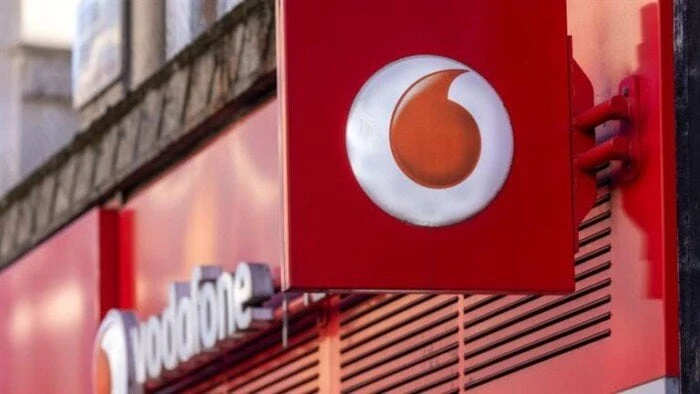 قوم اطمن على رصيدك.. عطل مفاجئ يضرب فودافون (تفاصيل) خدمات تسببت مشكلة في شبكة فودافون في عجز العديد من العملاء عن إجراء المكالمات، إذ فوجئ البعض منهم بنفاذ الرصيد الخاص بهم. عطل م