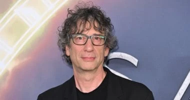 فن: هل يؤثر اتهام نيل جايمان على مسيرته مع سلسلة ؟ ذكرت تقارير أن المؤلف العالمى نيل جايمان قد يتراجع عن المشاركة في كتابة الموسم الثالث والأخير من