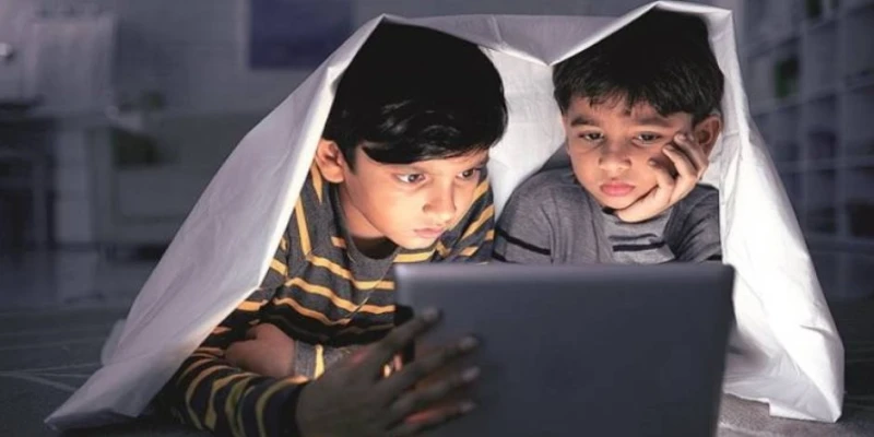 احميه من مخاطر الإنترنت.. كيف تتغلبين على إدمان الأطفال للفيديو جيمز؟ ناس وخدمات في ظل التقدم التكنولوجي السريع، أصبحت الألعاب الإلكترونية جزءا لا