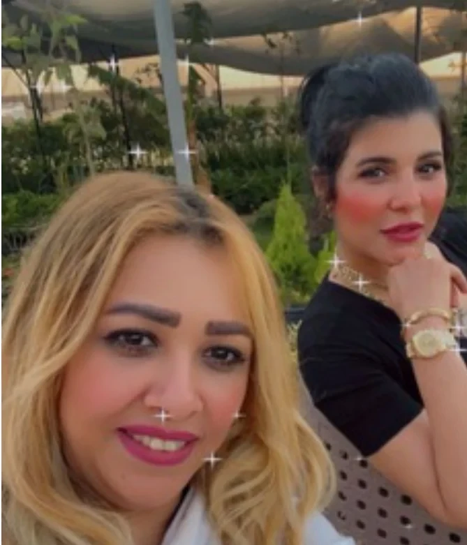 زوجة سعد الصغير برلتني عامر لمنتقديه: حسبي الله ونعم الوكيلنشرت الفنانة برلنتي عامر، زوجة المطرب الشعبي سعد الصغير، تعليقا عبر حسابها الشخصي على موقع