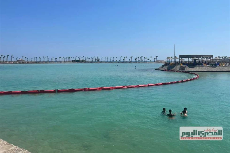 عمليات رصد ومتابعة مكثفة لحصار البقع الزيتية في المنطقة البحرية شمال الغردقة (صور) شهدت البقع الزيتية التي ظهرت شمال الغردقة عمليات رصد ومتابعة مكثفة