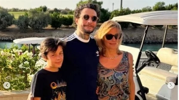 في الجونة.. أحمد الفيشاوى مع ابنه وزوجته الألمانية السابقة.. شاهد نشر الفنان أحمد الفيشاوى مقطع فيديو لابنه تيتوس من زوجته الألمانية السابقة حيث يقضى