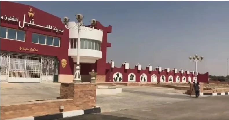 اللي لازم تقوم به نقابة الممثلين قامت به شركة حكومية: تعظيم سلامعلى طريق القاهرة الإسكندرية الصحراوي، مساحة واسعة من الأرض، تحمل عنوان مدينة سنبل