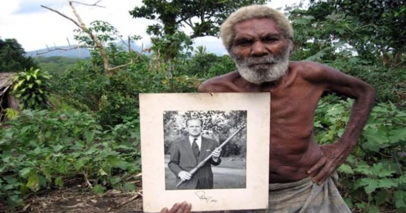 قبيلة في جزيرة تانا تعبد الأمير فيليب وتعتبره إلها مقدسا! تعرف على التالي قبيلة في جزيرة تانا تعبد الأمير فيليب وتعتبره إلها مقدسا!، في جزيرة تانا