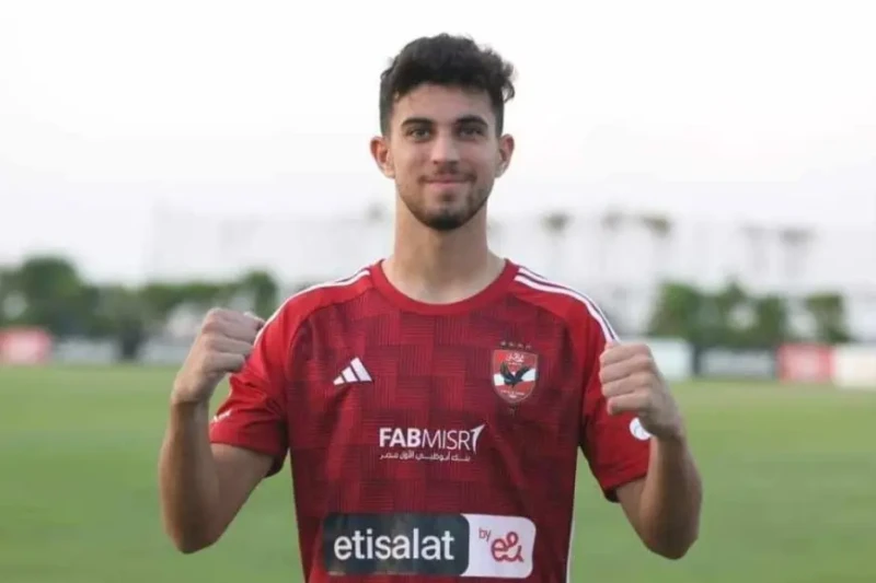 الأهلي يوافق على إعارة أحمد عابدين إلى سيراميكا كليوباتراأعلن النادي الأهلي، موافقته على إعارة لاعبه الصاعد أحمد عابدين، إلى نادي سيراميكا كليوباترا