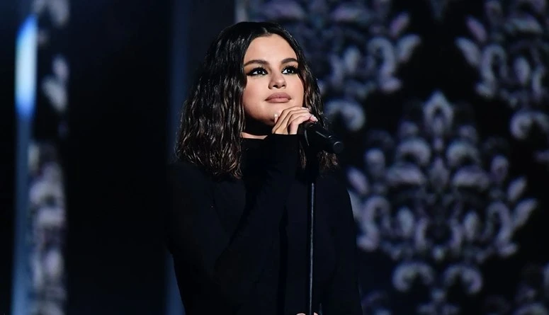 سيلينا غوميز... مليارديرة تحارب الوحشلا يمكن رصد حياة سيلينا غوميز من دون رؤيتها على أنها رحلة صعود مبهرة، لا تخلو من الأرقام المثيرة حقا والإنجازات الهائلة، مع الكثير من الدراما ا