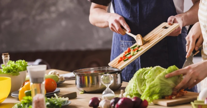 ترتيب مكونات الصلصة وحفظ الأرز في الثلاجة وغيرهما هي قواعد ذهبية لربة المنزل تعرف على التالي ترتيب مكونات الصلصة وحفظ الأرز في الثلاجة وغيرهما هي قواعد ذهبية لربة المنزل، تحضير الط