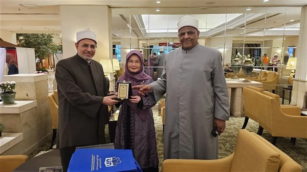 جامعة شريف هداية الله الحكومية الإسلامية بإندونيسيا تطالب بتجديد التعاون مع الأزهرالتقت الدكتورة يولي ياسين، عميدة كلية الدراسات الإسلامية والعربية بجامعة شريف هداية الله الإسلامية