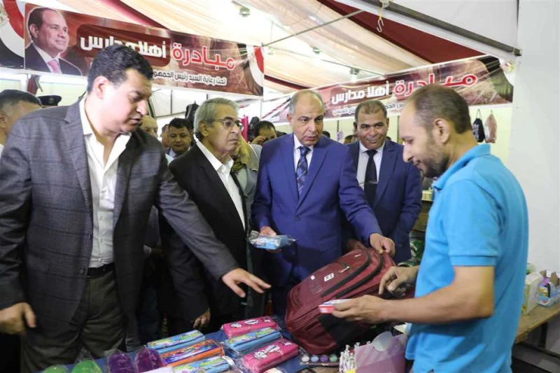 استعدادا للعام الدراسي الجديد.. محافظ المنيا يفتتح معرض أهلا مدارس افتتح اللواء عماد كدواني محافظ المنيا اليوم الإثنين، معرض أهلا مدارس، تحت رعاية