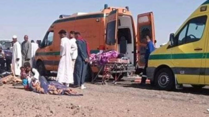 دخل في الرصيف.. إصابة 12 شخصا في حادث تصطدام ميكروباص في الشرقية أصيب 12 شخصا بكدمات وكسور بأماكن متفرقة بأنحاء الجسد إثر وقوع حادث إصطدام مكيروباص