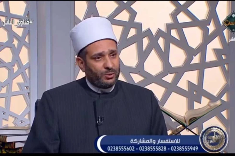 متصلة: والدتي تشعر أثناء النوم أن أحدا يضربها؟.. عالم أزهري يوضح أجاب الدكتور حسن اليداك، أمين الفتوى بدار الإفتاء المصرية، على سؤال متصلة تدعى منى، مفاده أن والدتها، وهي سيدة مسنة