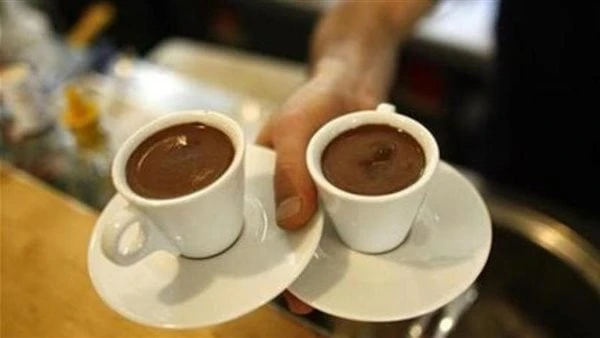 ماذا يحدث لجسمك عند شرب أكثر من فنجان قهوة باليوم ؟عند شرب أكثر من كوب قهوة يوميا، يجب مراعاة الكمية والتأثيرات الفردية، من المهم الاستماع لجسمك والتوازن في استهلاك الكافيين.قال خب