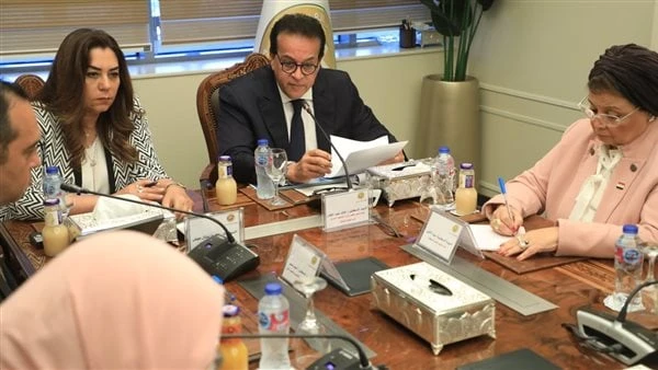 عبدالغفار يجتمع بوزيرة التنمية المحلية والمحافظين لمناقشة المشروع القومي للتنمية البشريةعقد الدكتور خالد عبدالغفار نائب رئيس مجلس الوزراء للتنمية