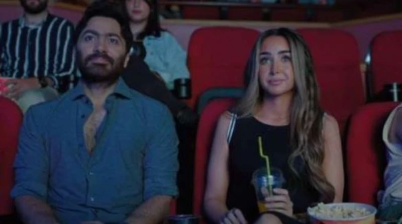 رومانسية وغناء.. هنا الزاهد تعد جمهورها بمفاجأة في فيلم ري ستارت قالت الفنانة هنا الزاهد، إنها متحمسة لعرض فيلم ري ستارت، الذي تشارك في بطولته أمام