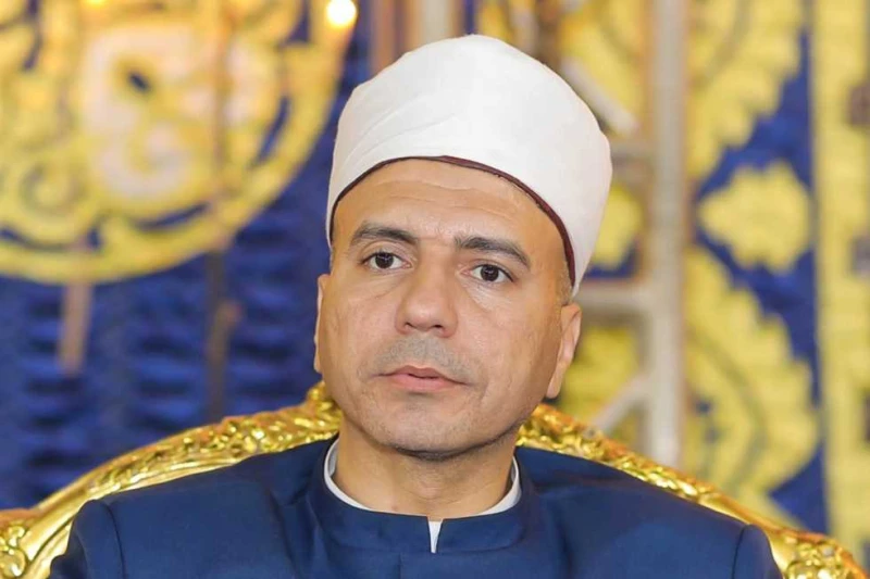 في ذكري مولده.. عالم أزهري: علينا التخلق بأخلاق الرسول واتباع هديه والاقتداء بسنته أكد الدكتور صفوت محمد عمارة، أحد علماء الأزهر الشريف، أن ميلاد