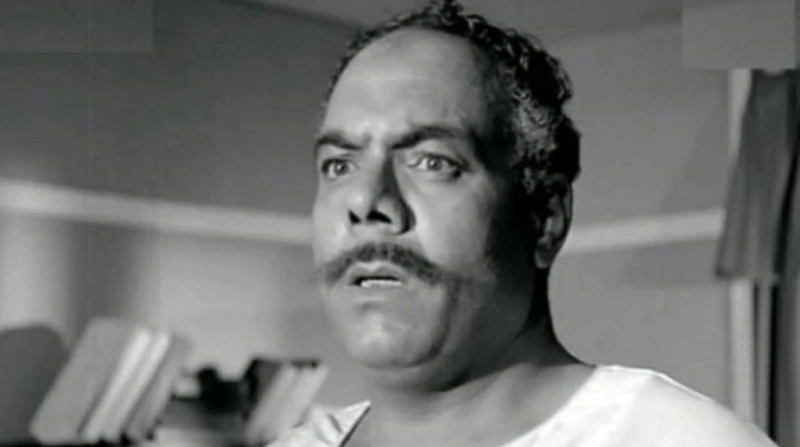 عبد الغني قمر.. عارض كامب ديفيد وهرب من السادات إلى العراق فجع الشاعر والسيناريست أيمن بهجت قمر، بوفاة ابنتي عمه الفنان الراحل عبدالغني، وفق ما أعلن عبر حسابه على فيسبوك صباح اليوم