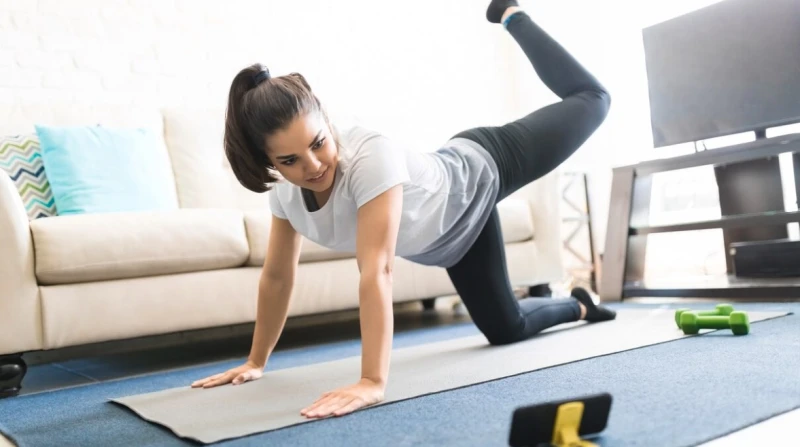 أشهرها اليوجا والبلانك.. تمارين منزلية لتحقيق اللياقة البدنية في عالم اليوم الذي يتسم بالسرعة والازدحام، يجد الكثير من الأشخاص صعوبة في تخصيص وقت