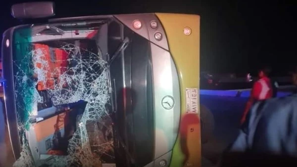 44 مصابا في انقلاب أتوبيس سياحي على طريق القاهرة- السويس تلقى مرفق إسعاف السويس، بلاغا بإصابة 42 سائحا ومصريان اثنان في حادث انقلاب أتوبيس سياحي بنطاق محافظة السويس، وعلى الفور قام