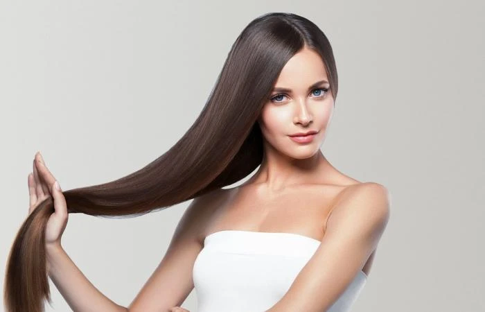 بعد انتهاء فصل الصيف، تشعرين بأن شعرك يحتاج إلى عناية خاصة، حيث يتعرض الشعر خلال هذه الفترة لعدة عوامل قد تؤثر سلبا على صحته وجماله، أشعة الشمس