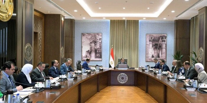 توجيه عاجل من الحكومة لمسؤولي قطاع السيارات في مصر.. ما الأمر؟ جانب من اجتماع رئيس الوزراءمدبولي يوجه بعقد اجتماع مع مسئولي قطاع السيارات وممثليه