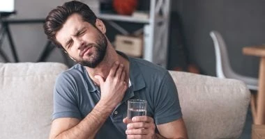 عدم القدرة على البلع.. مشكلة شائعة اعرف الأسباب وطرق العلاج صحة وطب يمكن أن ينشأ فقدان القدرة على البلع من أسباب مختلفة، بما في ذلك الاضطرابات العصبية، أو المشاكل العضلية، أو التشو