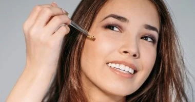 كفاية فيلر وبوتوكس.. 4 خطوات تمنحك وجها صحيا بدون ماكياج صحة وطب العناية بالبشرة والجلد وصحته، هي تلك الأهداف الأهم خلال فصل الصيف الذى يدمر حاجز البشرة، نتيجة التعرض لأشعة الشمس، 