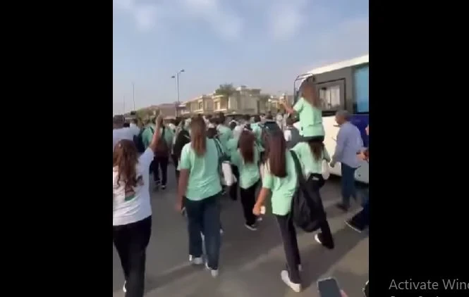 أول فيديو لبداية العام الدراسي زي ما قولنالكم: فرجه طول العامامبارح افاق عربية نشرت لكم فيديو لبداية العام الدراسة، وقولنا لو استقبلوا الطلاب في