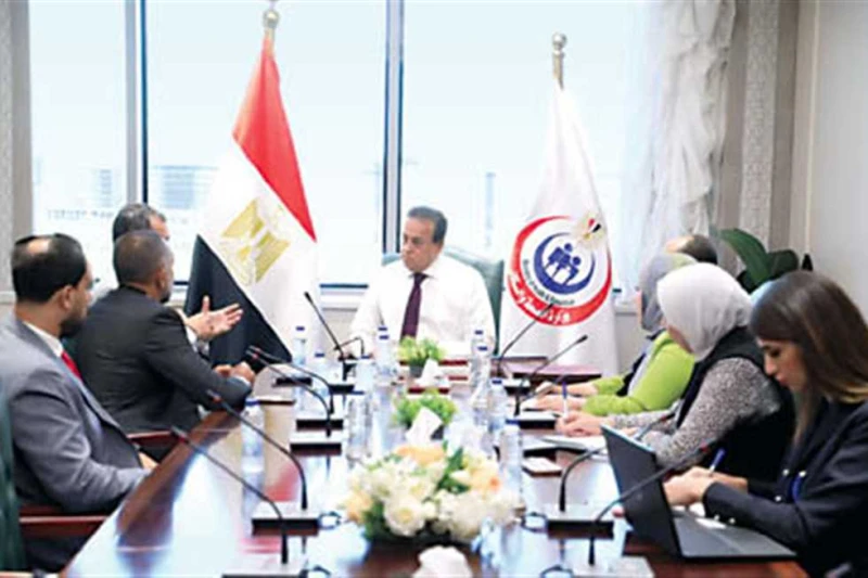 وزير الصحة يبحث تعظيم الاستثمارات لتوطين صناعة الدواء بحث الدكتور خالد عبدالغفار، نائب رئيس مجلس الوزراء للتنمية البشرية، وزير الصحة والسكان، مع