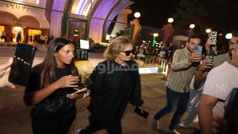 إلهام شاهين وهاني سلامة ويسرا.. 23 صورة لنجوم الفن في عزاء حما أمير شاهين تعرف على التالي إلهام شاهين وهاني سلامة ويسرا.. 23 صورة لنجوم الفن في عزاء