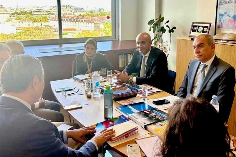 وزير التعليم يبحث مع اليونسكو بناء قدرات معلمي محو الأمية التقى محمد عبداللطيف وزير التربية والتعليم والتعليم الفنى، وبورهين شاكرون مدير قسم السياسات