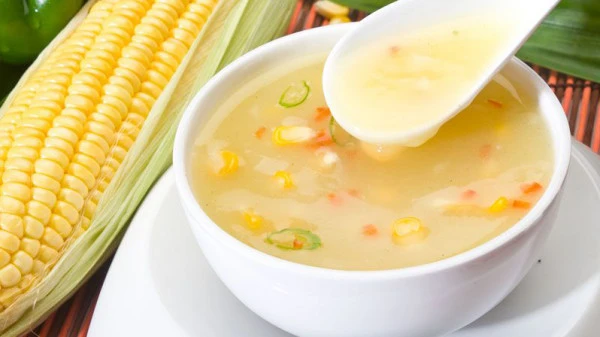 طريقة تحضير شوربة الذرة بالخضارالمقادير حليب : كوب ونصف الذرة : نصف كوب الفطر : 7 حبات (معلب، مقطع أجزاء صغيرة) الماء : كوب ونصف الزبدة : ملعقة صغيرة