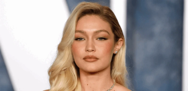 فنون ومشاهير: على متن يخت وبأوضاع حميمة.. عارضة الأزياء الفلسطينية الأصل تستمتع بوقتها مع هذا النجم العالمي رصدت عدسات الباباراتزي النجم الأميركي