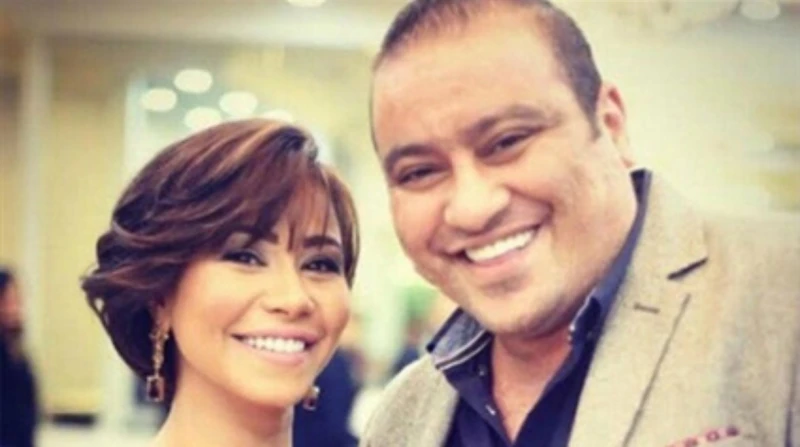 شيرين ل شقيقها: بعتك بأرخص تمن.. والأخير: أنا تحت رجلك اعتذرت الفنانة شيرين عبد الوهاب، لشقيقها محمد، بعد القطيعة التي وقعت بينهما، قبل انفصالها عن