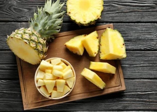 فوائد الأناناس.. فاكهة استوائية لصحة أفضل وجمال متجددالأناناس هو فاكهة استوائية شهيرة بطعمها اللذيذ والمميز، ويعتبر من الفواكه ذات الفوائد الصحية